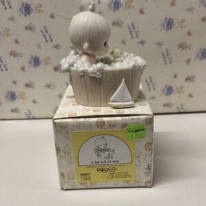 Precious Moments 'A Tub Full of Love' Figurine - Cream and White